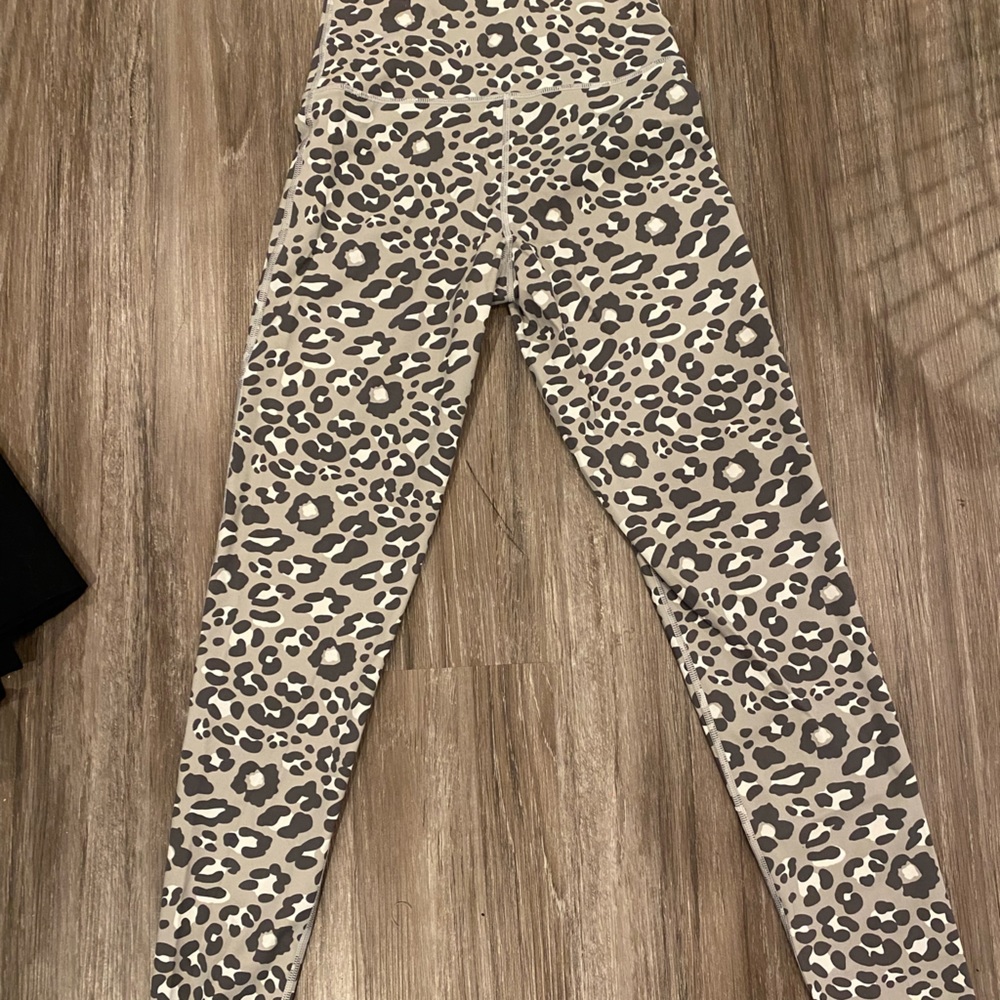 Aerie leggings grey and white